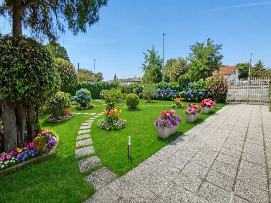 villa con due appartamenti Rif 7262