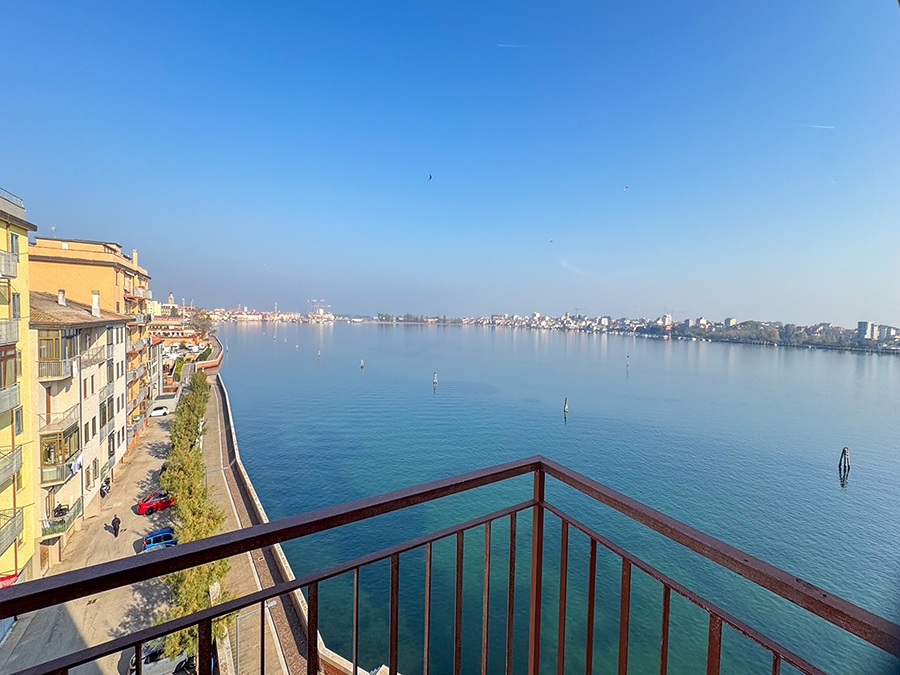 appartamento ultimo piano vista laguna Rif 7265